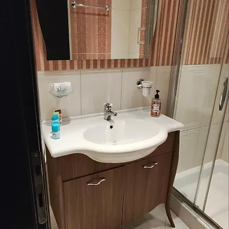 Quiet 1bdrm With Free And Secured Garage In Iztok * Szófia