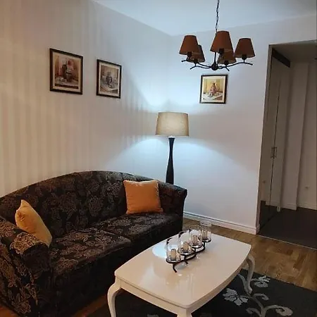 Апартамент Quiet 1bdrm With Free And Secured Garage In Iztok *