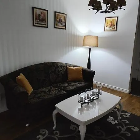 Apartman Quiet 1bdrm With Free And Secured Garage In Iztok