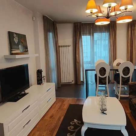 Quiet 1bdrm With Free And Secured Garage In Iztok Szófia