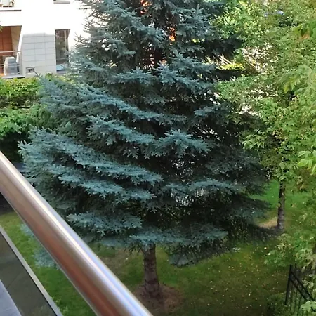 Quiet 1bdrm With Free And Secured Garage In Iztok Apartman