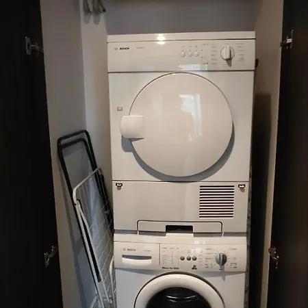 Lägenhet Quiet 1bdrm With Free And Secured Garage In Iztok Sofia