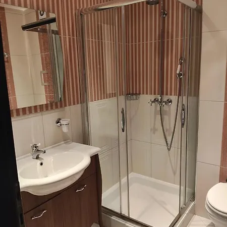 Lägenhet Quiet 1bdrm With Free And Secured Garage In Iztok Sofia